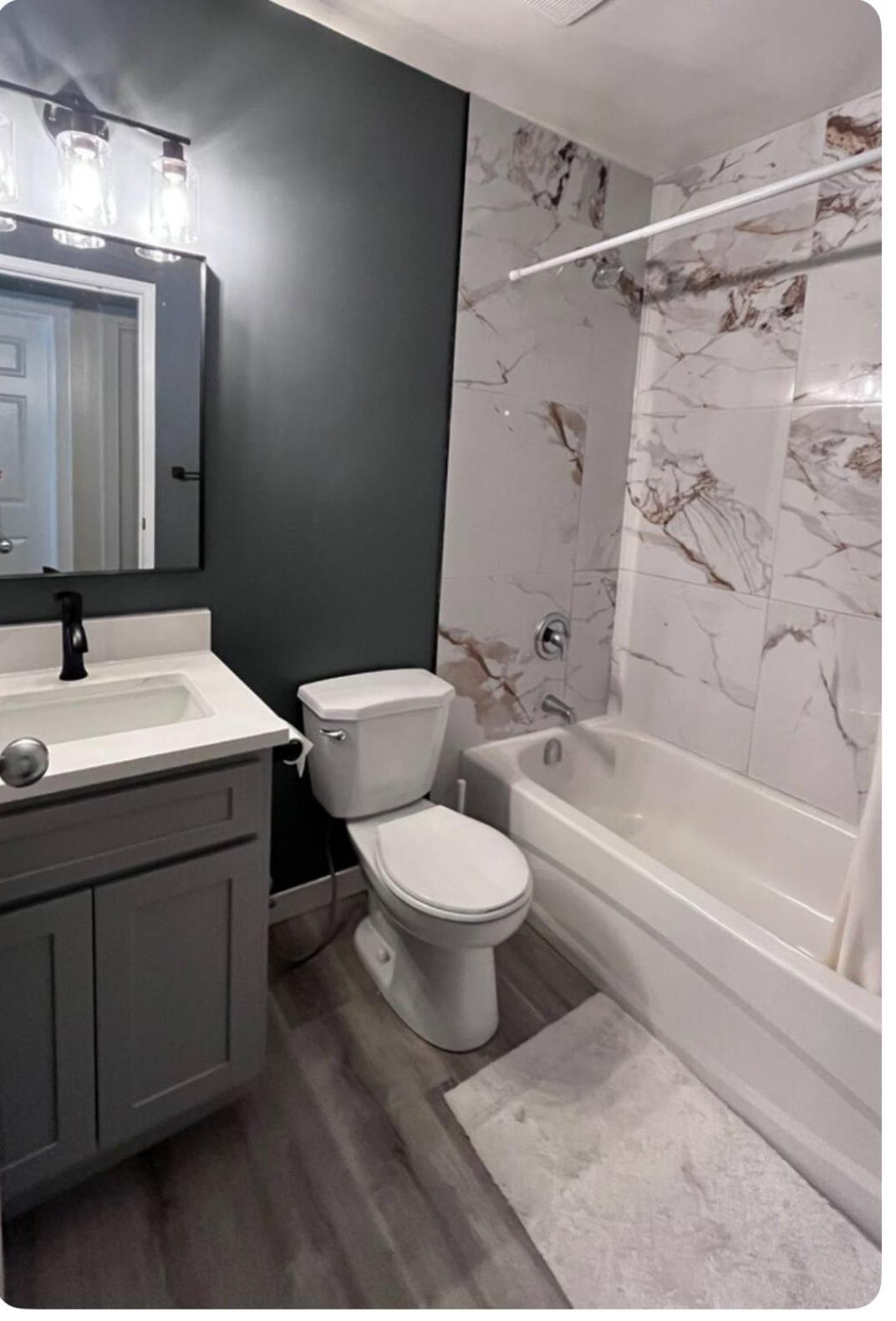 Gorgeous House&30 Second Bus Station Close C-Train& Free Parking Calgary Exterior photo