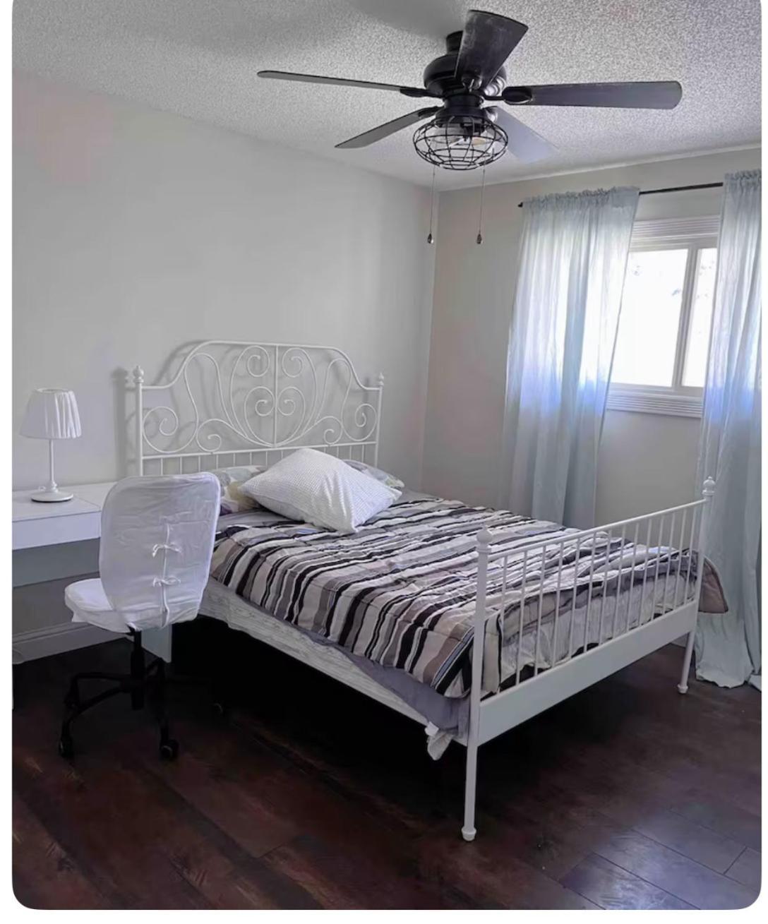 Gorgeous House&30 Second Bus Station Close C-Train& Free Parking Calgary Exterior photo