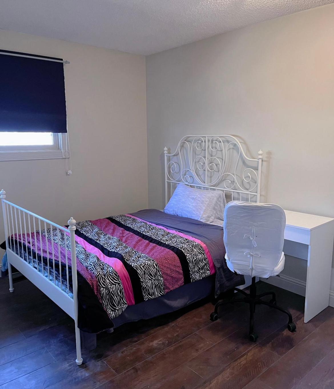 Gorgeous House&30 Second Bus Station Close C-Train& Free Parking Calgary Exterior photo