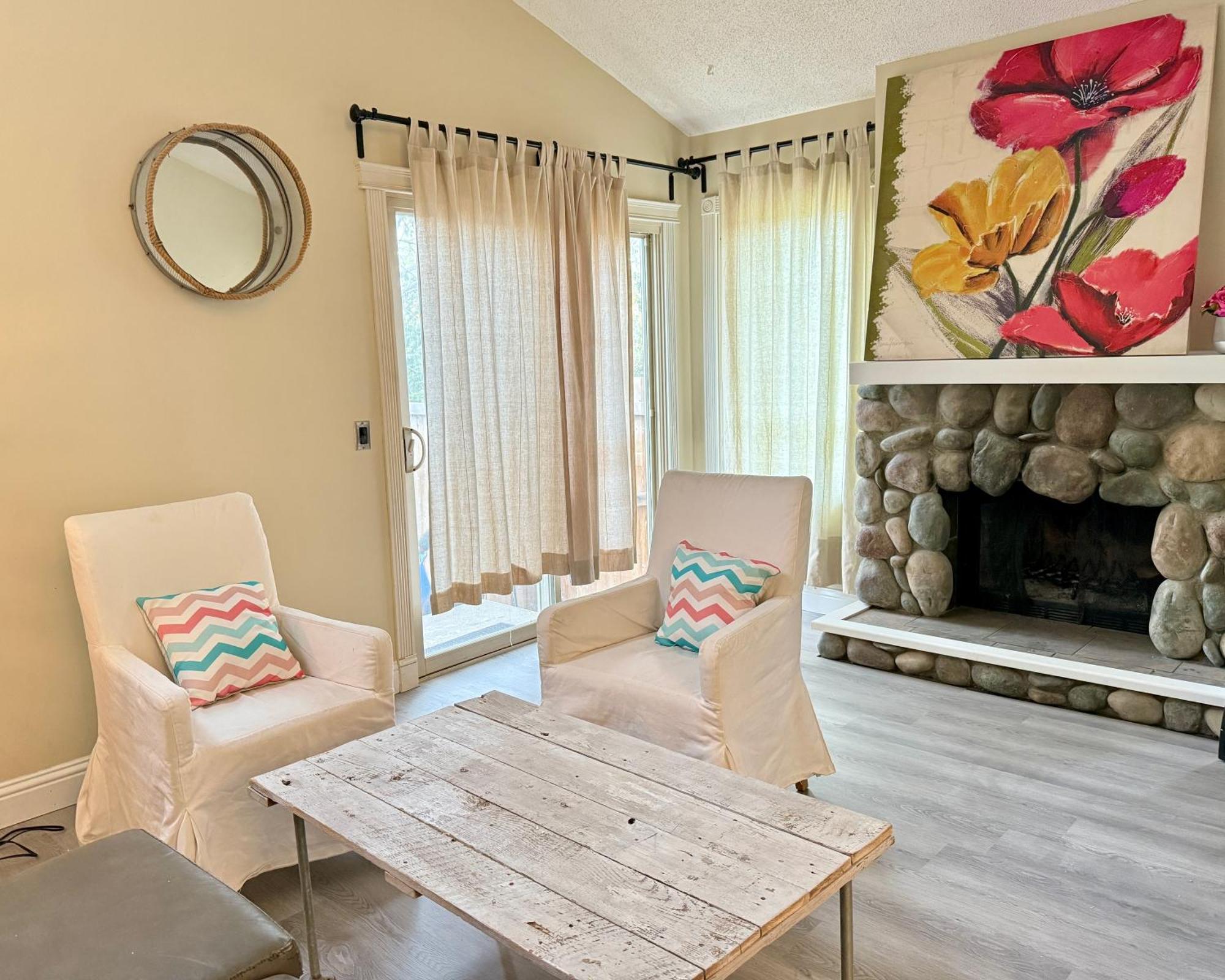 Gorgeous House&30 Second Bus Station Close C-Train& Free Parking Calgary Exterior photo