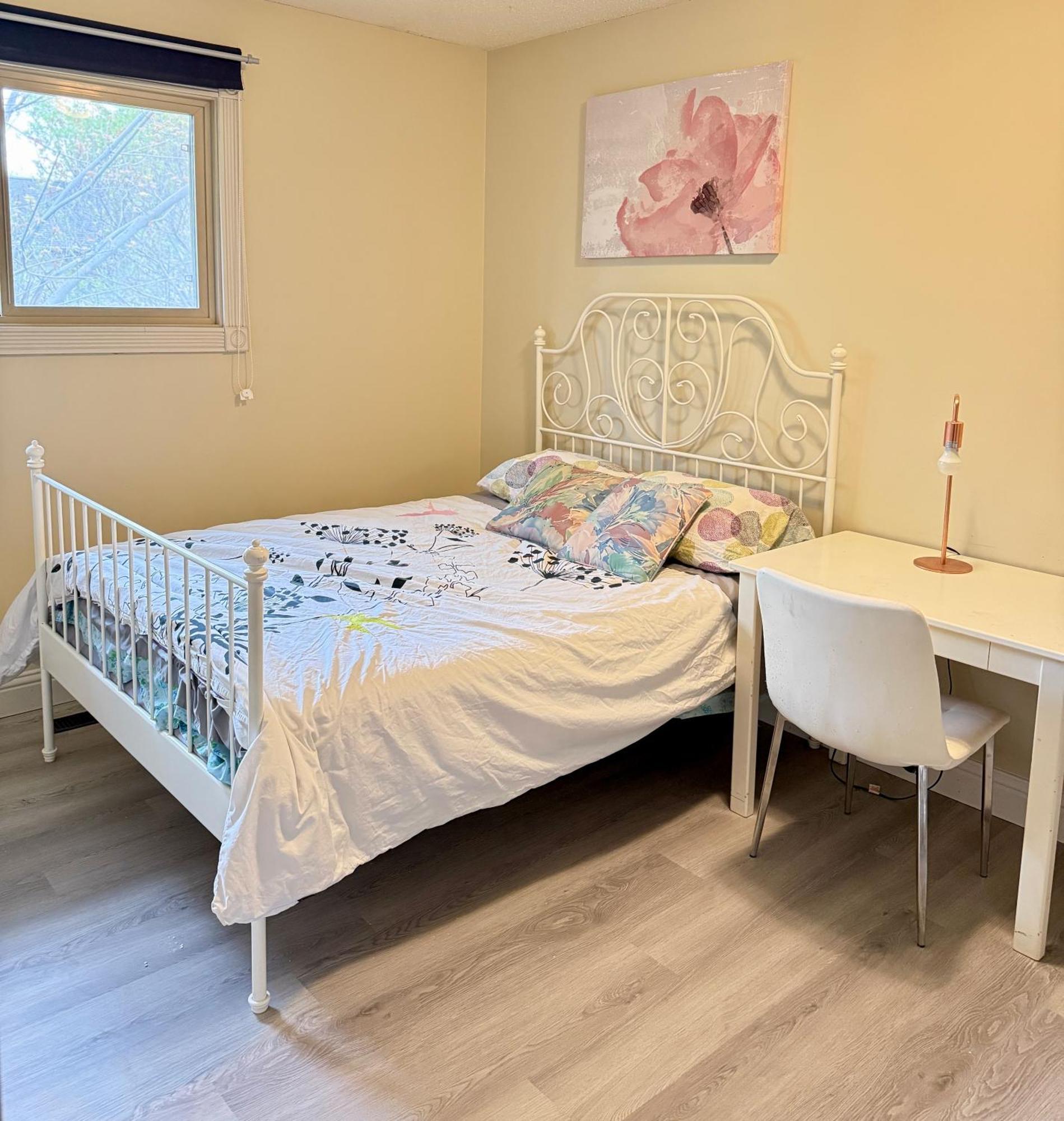 Gorgeous House&30 Second Bus Station Close C-Train& Free Parking Calgary Exterior photo